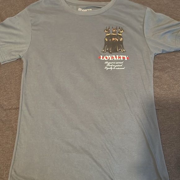 selling this shirt been used 1 time - Picture 2 of 2